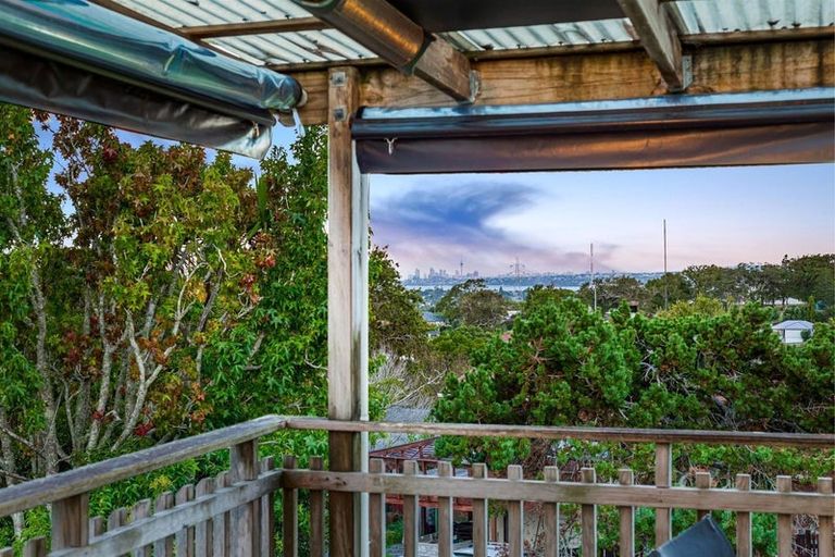 Photo of property in 12 Raelene Place, Massey, Auckland, 0614