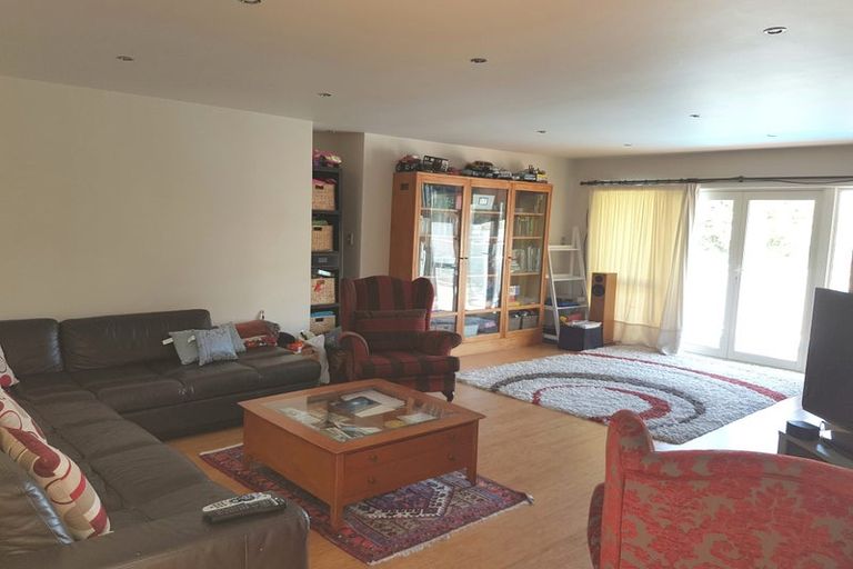 Photo of property in 77 Seaview Road, Paremata, Porirua, 5024