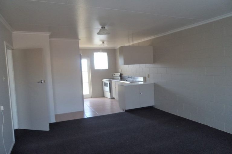 Photo of property in 2/7 Cameron Street, Papakura, 2110