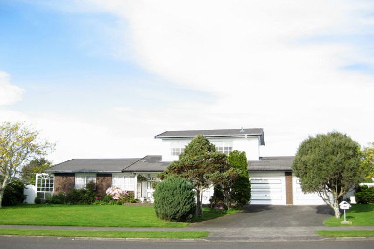 Photo of property in 120 Heta Road, Highlands Park, New Plymouth, 4312
