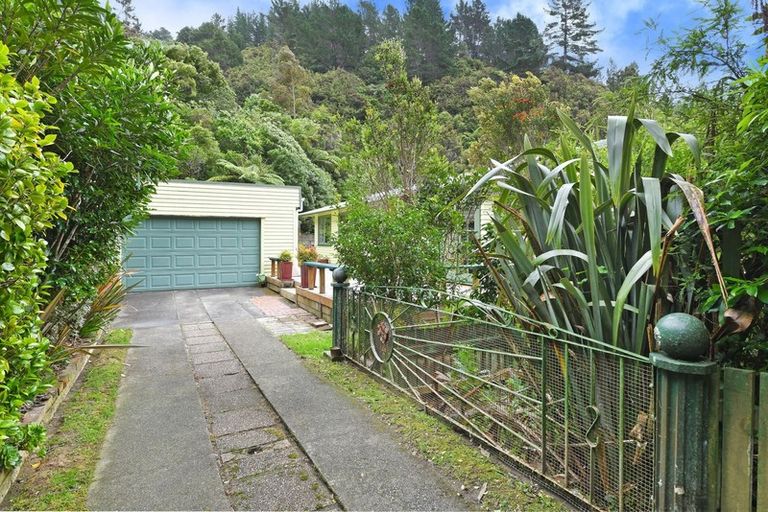Photo of property in 136 Pinehaven Road, Pinehaven, Upper Hutt, 5019