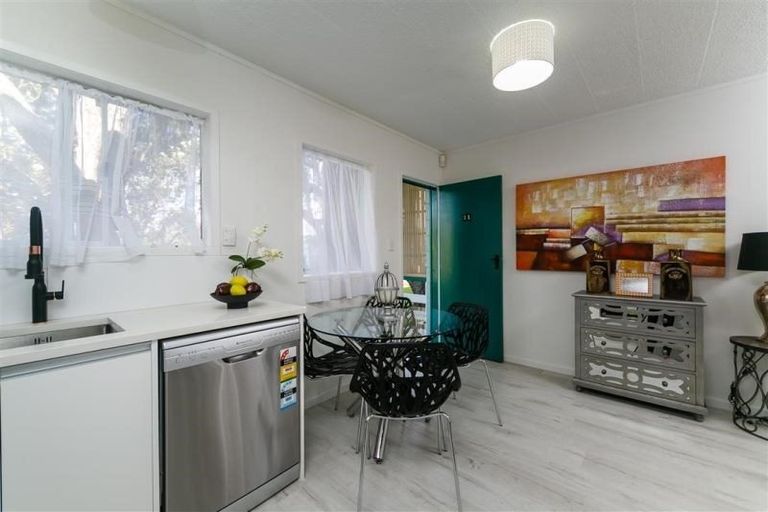 Photo of property in 11/66 Astley Avenue, New Lynn, Auckland, 0600
