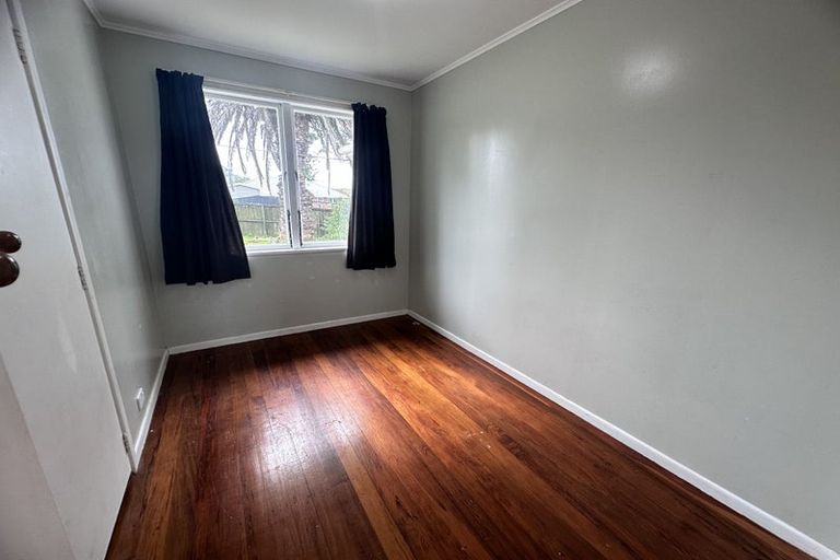 Photo of property in 31 Fairclough Road, Beach Haven, Auckland, 0626