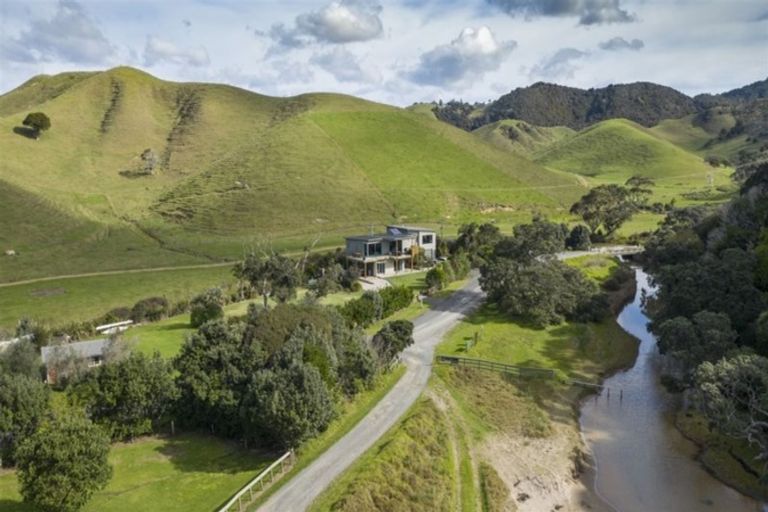 Photo of property in 231 Rockell Road, Whananaki, Hikurangi, 0181