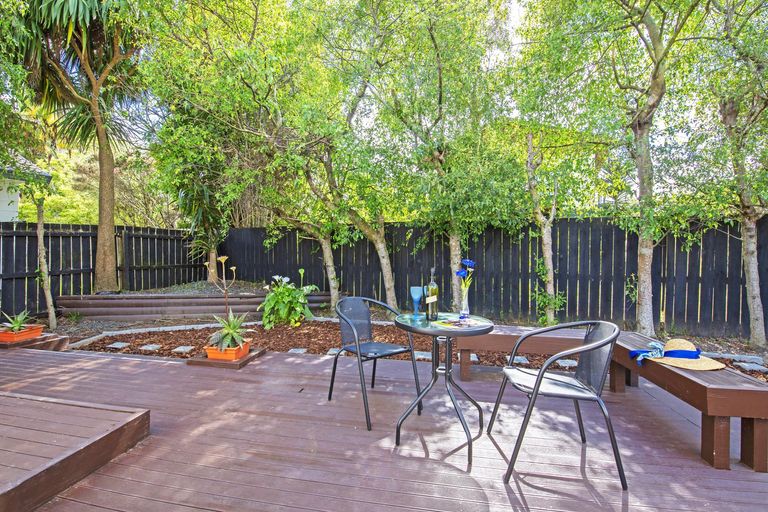 Photo of property in 2/13 De Quincey Terrace, Highland Park, Auckland, 2010