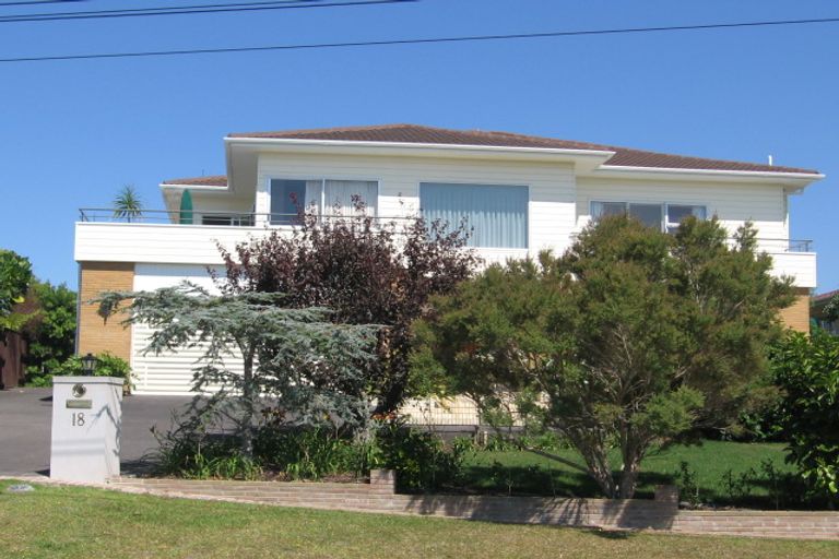 Photo of property in 18 Scarboro Terrace, Murrays Bay, Auckland, 0630