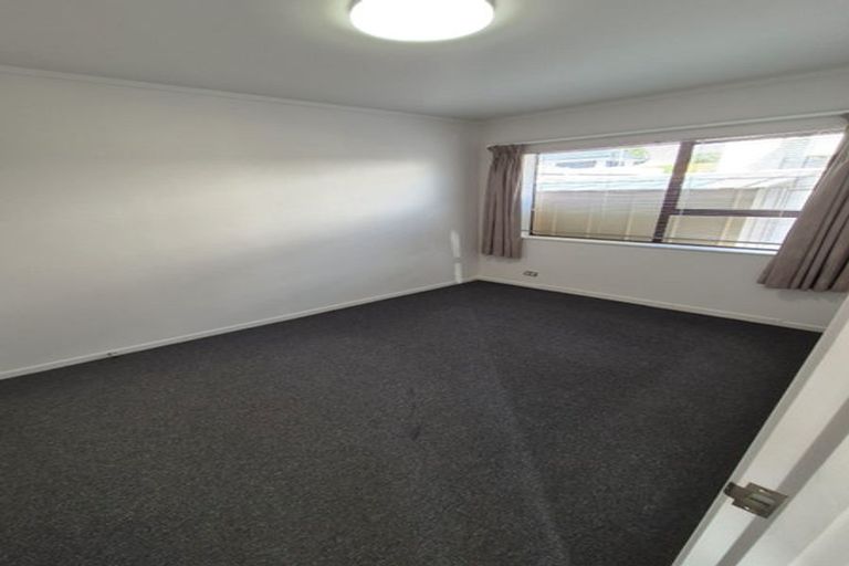 Photo of property in 2/26a Eastern Road, Eastern Beach, Auckland, 2012