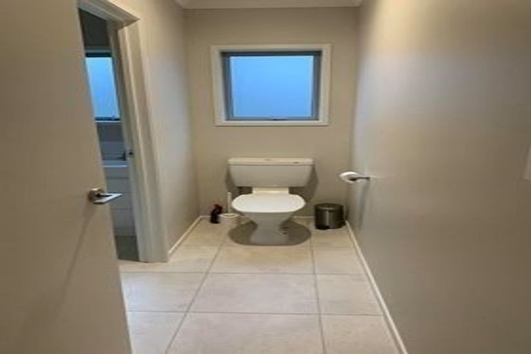 Photo of property in 20 Messenger Terrace, Oakura, 4314