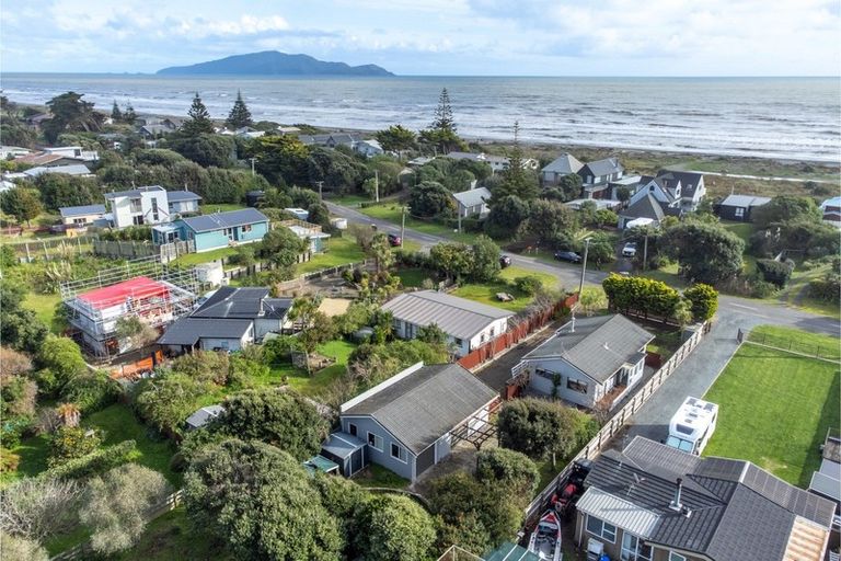Photo of property in 36 Rodney Avenue, Te Horo Beach, Otaki, 5581