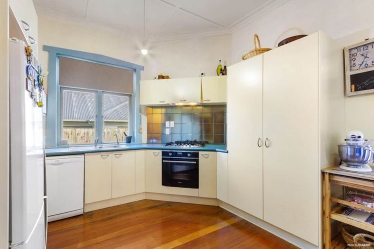 Photo of property in 54 Delta Avenue, New Lynn, Auckland, 0600