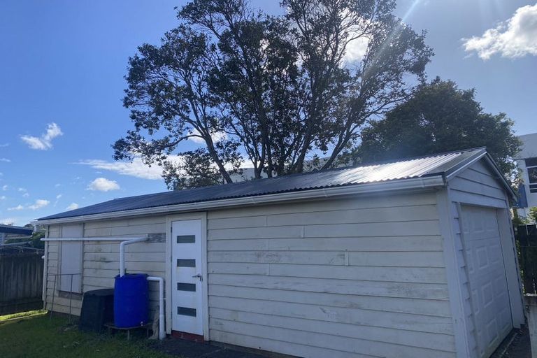 Photo of property in 133 Onewa Road, Northcote, Auckland, 0627