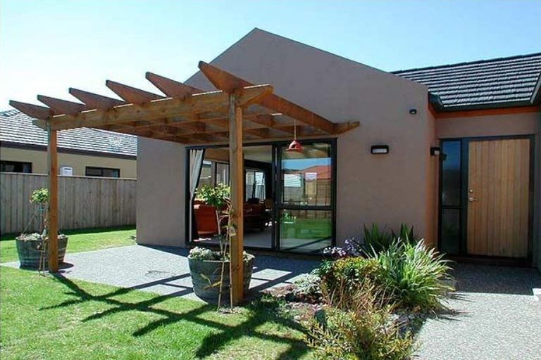 Photo of property in 71 Guildford Drive, Paraparaumu, 5032