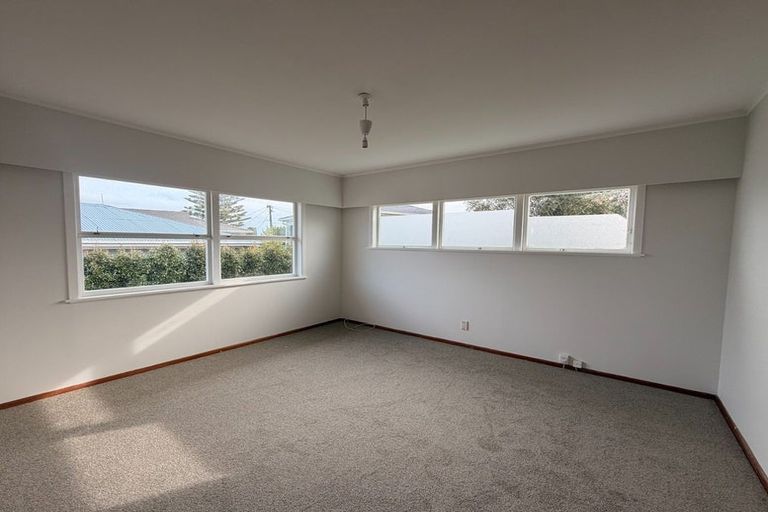 Photo of property in 14 Hadfield Street, Beach Haven, Auckland, 0626