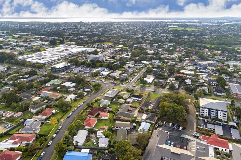 Photo of property in 1 Te Kanawa Crescent, Henderson, Auckland, 0610