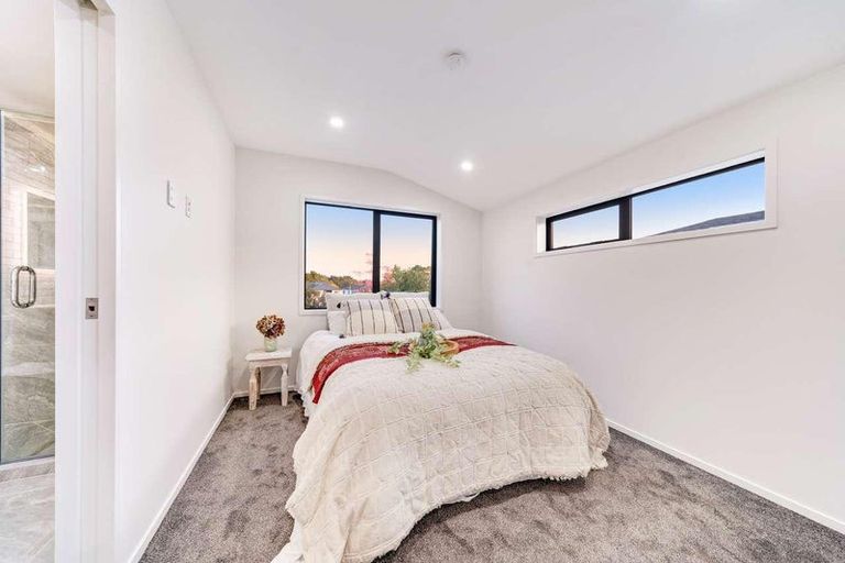 Photo of property in 2/7 Gambare Place, Wattle Downs, Auckland, 2103