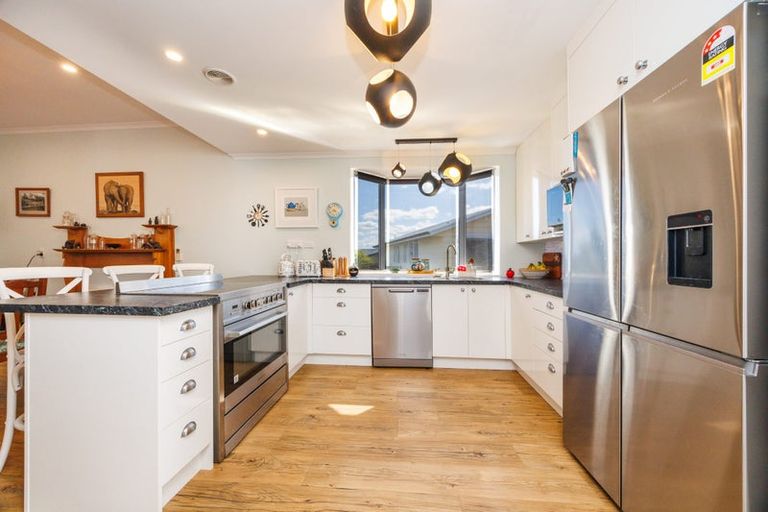 Photo of property in 25 Dahlstrom Grove, Kelvin Grove, Palmerston North, 4414