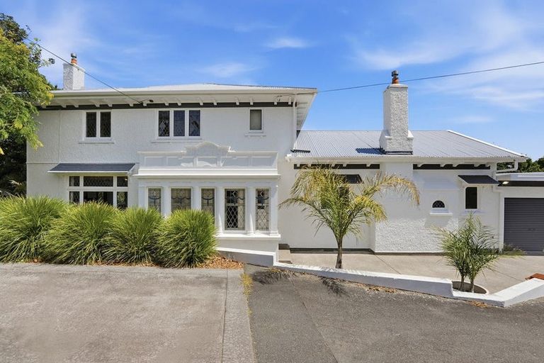 Photo of property in 6 Ridge Lane, New Plymouth, 4310