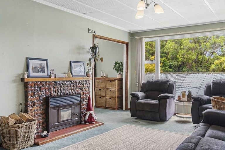 Photo of property in 108 Huatoki Street, Frankleigh Park, New Plymouth, 4310