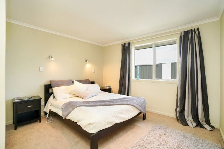 Photo of property in 3 Court Of Ascot, Seaward Bush, Invercargill, 9812