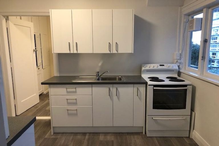 Photo of property in Elms Court Flats, 11/367 The Terrace, Te Aro, Wellington, 6011