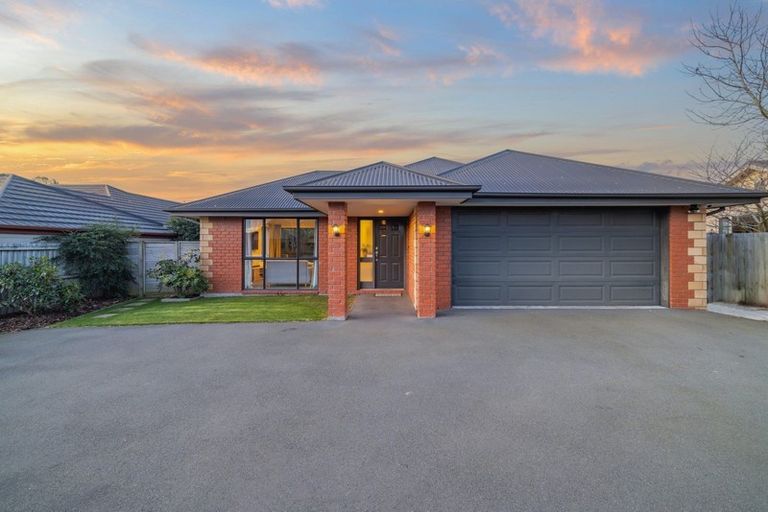 Photo of property in 15 Hideaway Gate, Parklands, Christchurch, 8083