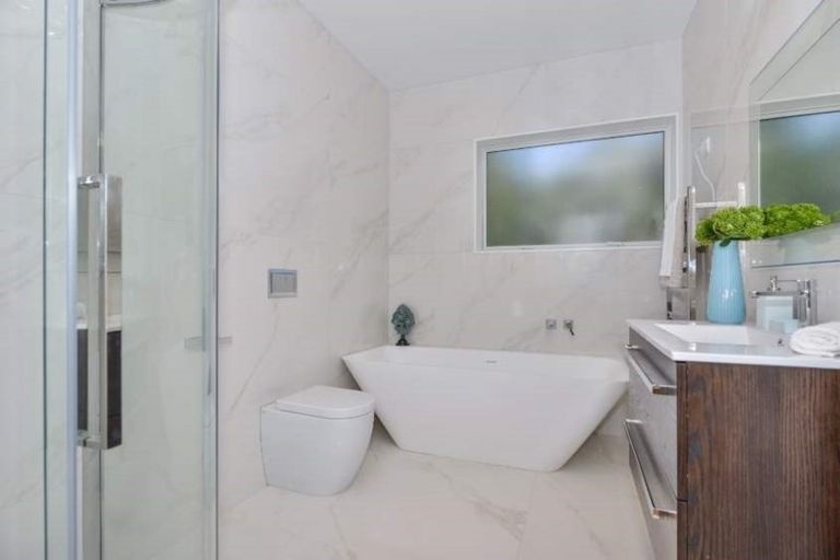 Photo of property in 32 Ngahere Views, Orewa, 0931