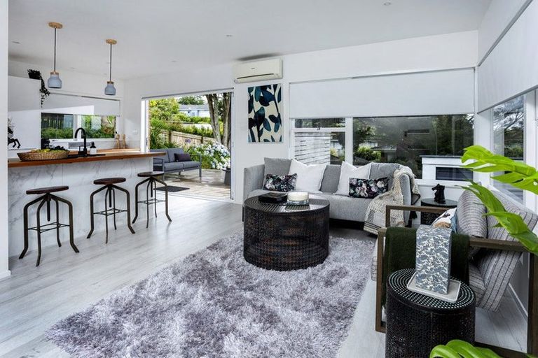 Photo of property in 2/40a Blakeborough Drive, Forrest Hill, Auckland, 0620