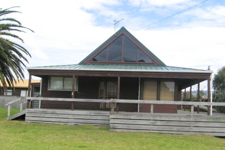 Photo of property in 303 Beverley Terrace, Whangamata, 3620