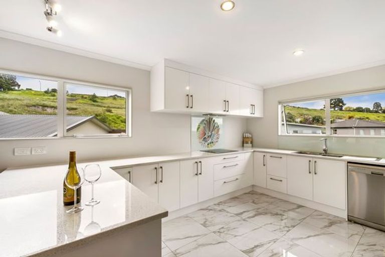 Photo of property in 44 Cape Vista Crescent, Pukekohe, 2120