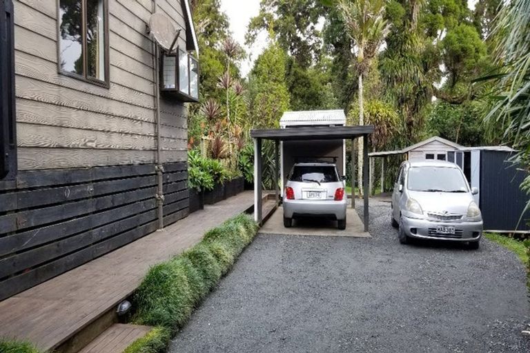 Photo of property in 48 Turanga Road, Henderson Valley, Auckland, 0612