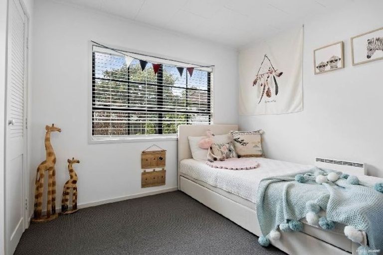 Photo of property in 10 Caribbean Drive, Unsworth Heights, Auckland, 0632