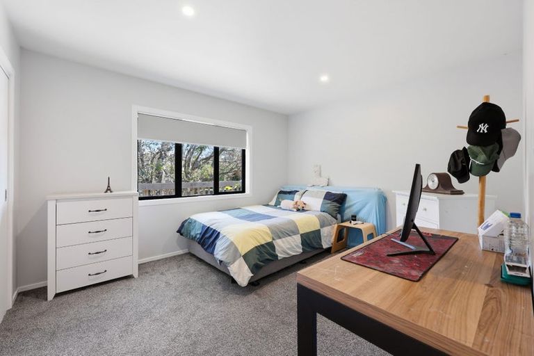 Photo of property in 64 Robbies Road, Shelly Park, Auckland, 2014