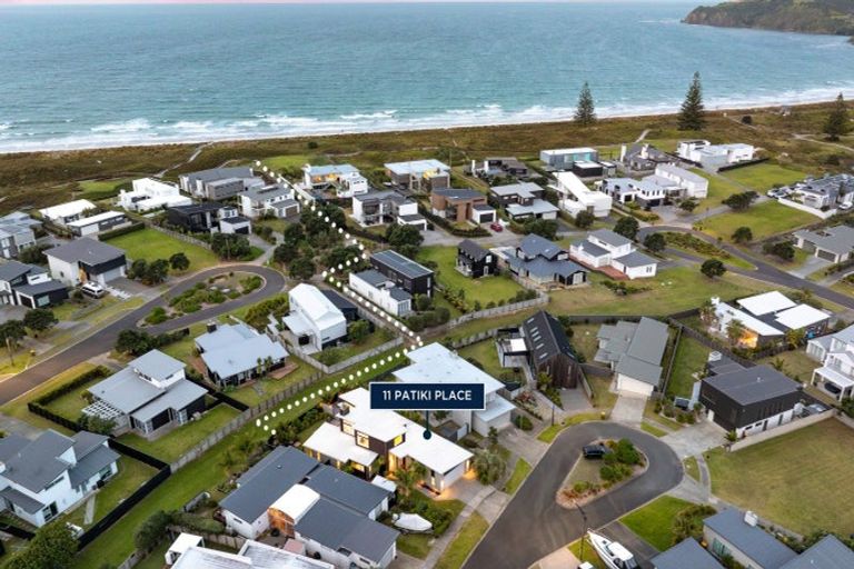 Photo of property in 11 Patiki Place, Omaha, 0986