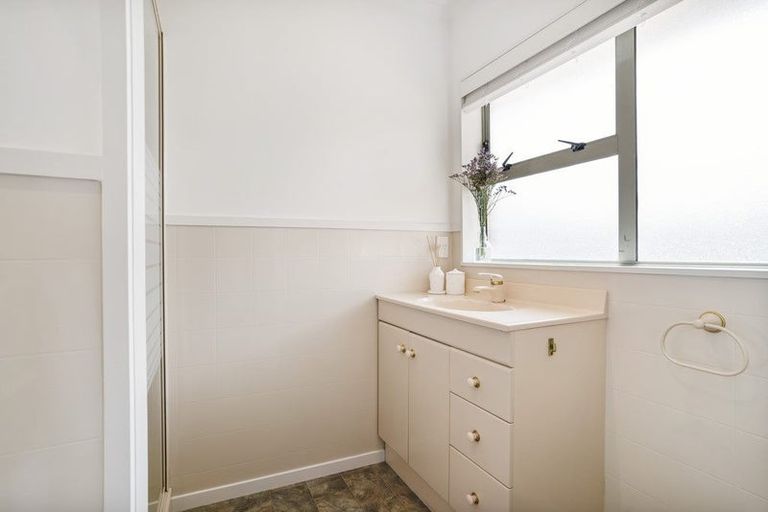 Photo of property in 109 Rushgreen Avenue, Pahurehure, Papakura, 2113