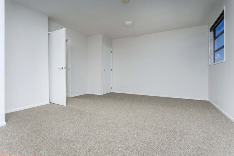 Photo of property in 420/18 Sunnyhaven Avenue, Beach Haven, Auckland, 0626