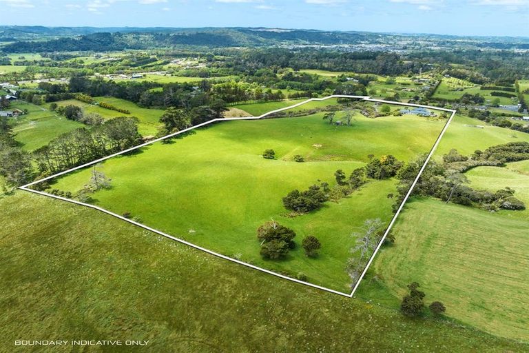 Photo of property in 62 Foster Road, Kumeu, 0891