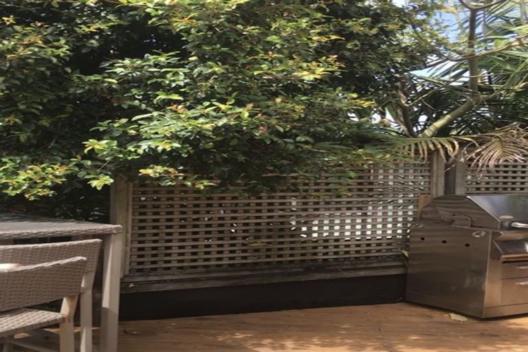 Photo of property in 1/86 Waimumu Road, Massey, Auckland, 0614