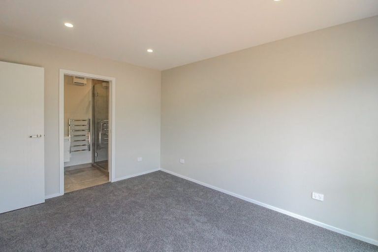 Photo of property in 4/7 Grays Road, Plimmerton, Porirua, 5026