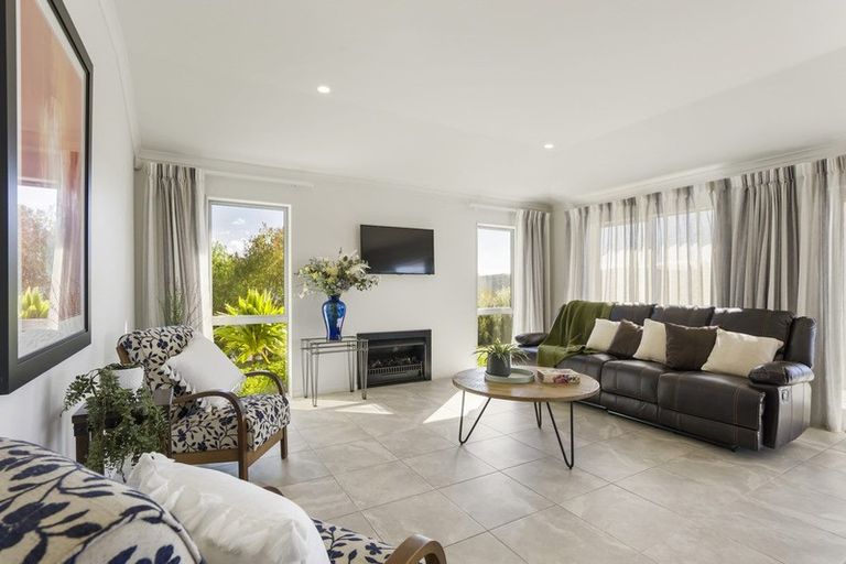 Photo of property in 47 Beachwood Drive, Hatfields Beach, Orewa, 0931