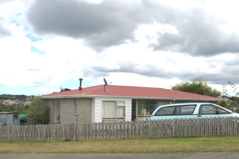 Photo of property in 8 Brougham Place, West Harbour, Auckland, 0618