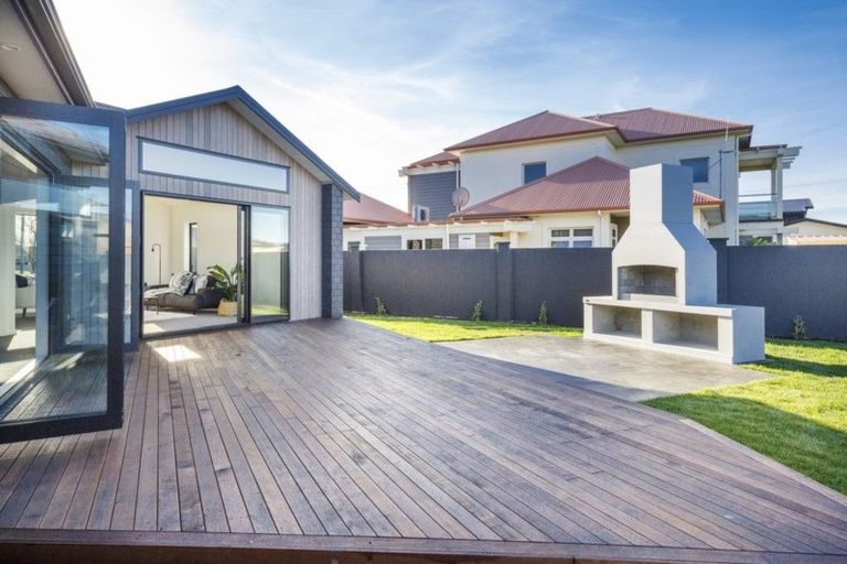 Photo of property in 9 Fairway Grove, Hokowhitu, Palmerston North, 4410