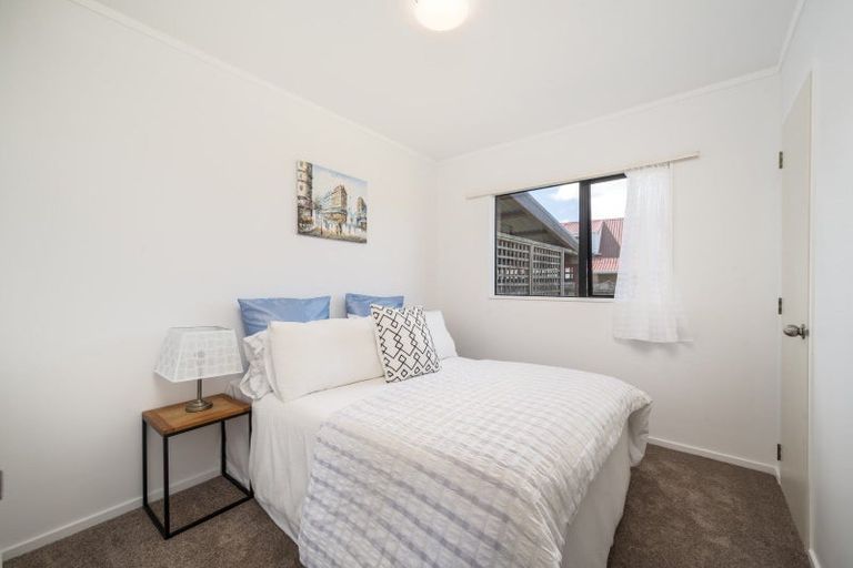 Photo of property in 2/83 Aviemore Drive, Highland Park, Auckland, 2010