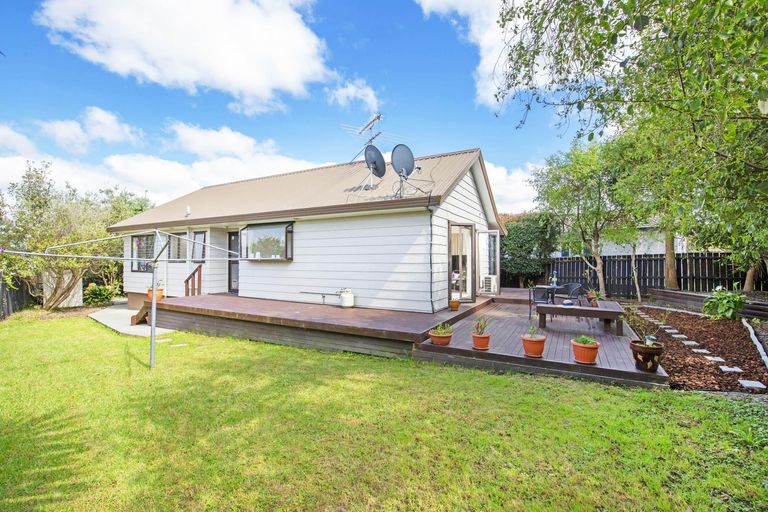 Photo of property in 2/13 De Quincey Terrace, Highland Park, Auckland, 2010