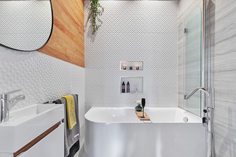 Photo of property in 61 Mount Smart Road, Onehunga, Auckland, 1061