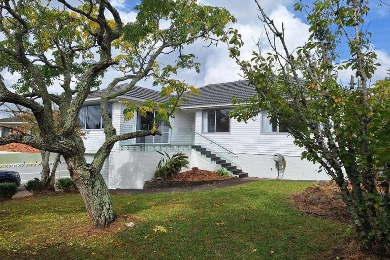 Photo of property in 137 Reeves Road, Pakuranga Heights, Auckland, 2010