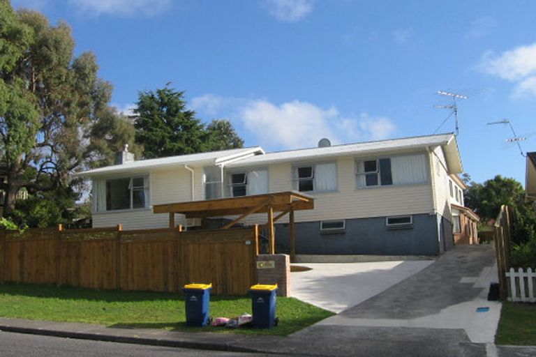 Photo of property in 2/52 Weldene Avenue, Glenfield, Auckland, 0629
