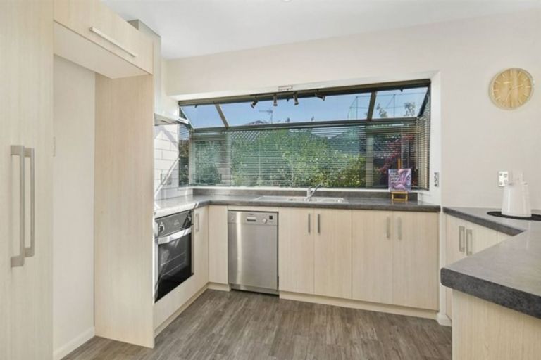 Photo of property in 12 Beauford Place, Parklands, Christchurch, 8083