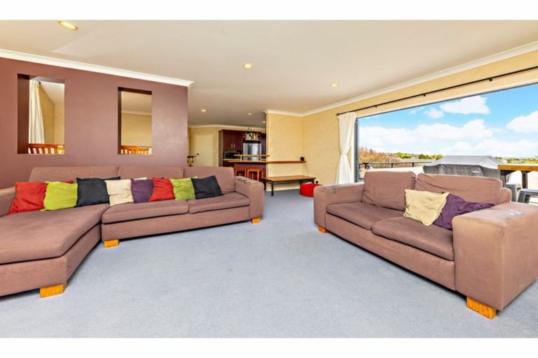 Photo of property in 13 Conacher Close, East Tamaki Heights, Auckland, 2016