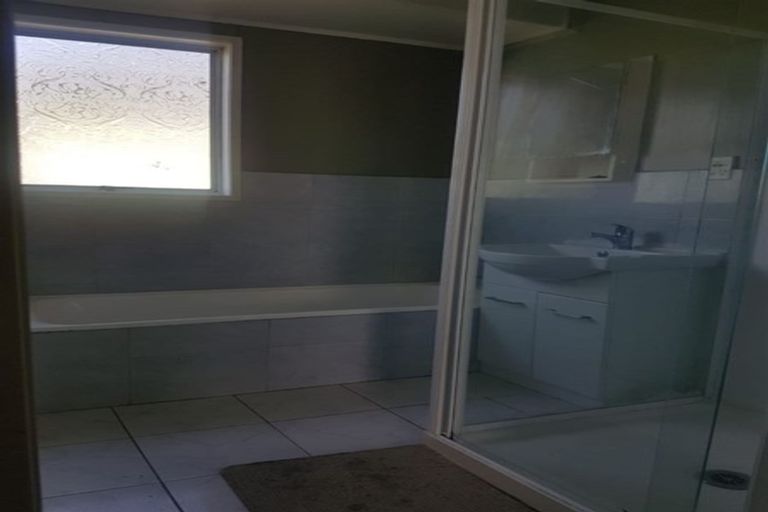 Photo of property in 84 Reynella Drive, Massey, Auckland, 0614