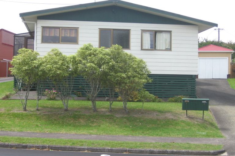 Photo of property in 1/19 College Road, Northcote, Auckland, 0627